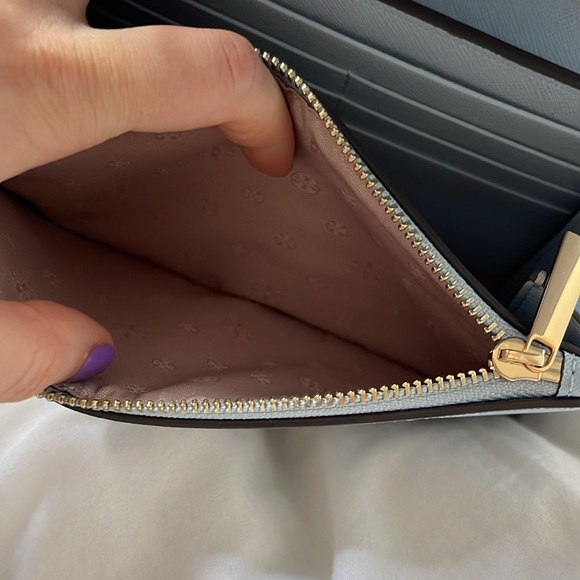 TORY BURCH Emerson Chain Wallet Crossbody - Picture 7 of 8